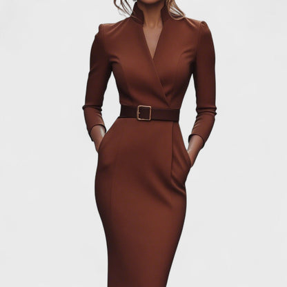 Mandarín - Vestido negro refinado con cinturón y cuello